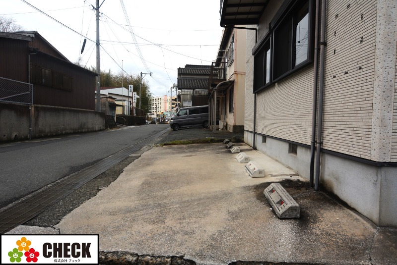 【ワイズコーポの駐車場】