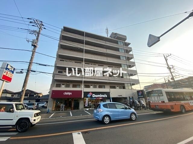 【コージィコート中村の建物外観】