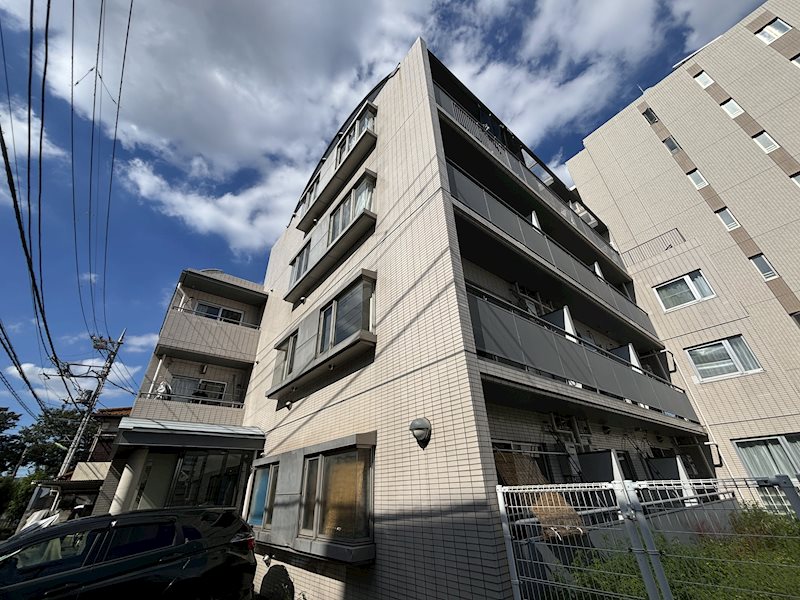 世田谷区給田のマンションの建物外観