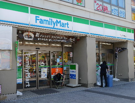 【リファレンス門司駅前のコンビニ】