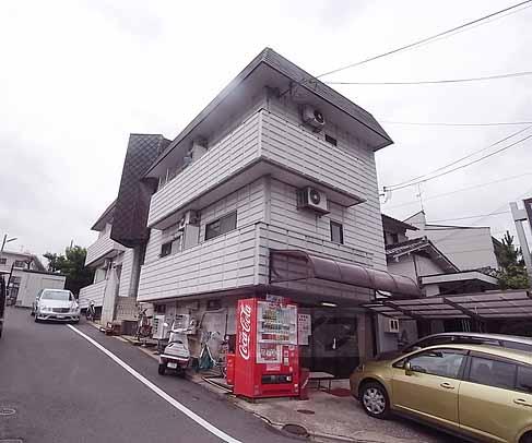 【京都市左京区吉田神楽岡町のマンションの建物外観】