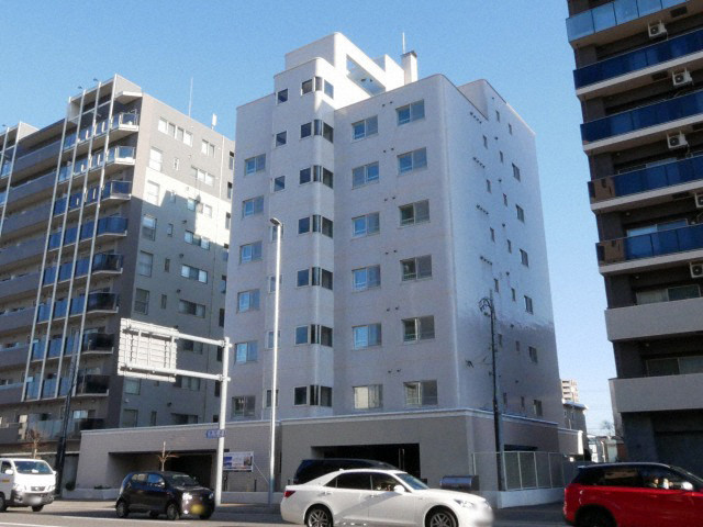 札幌市中央区南十九条西のマンションの建物外観