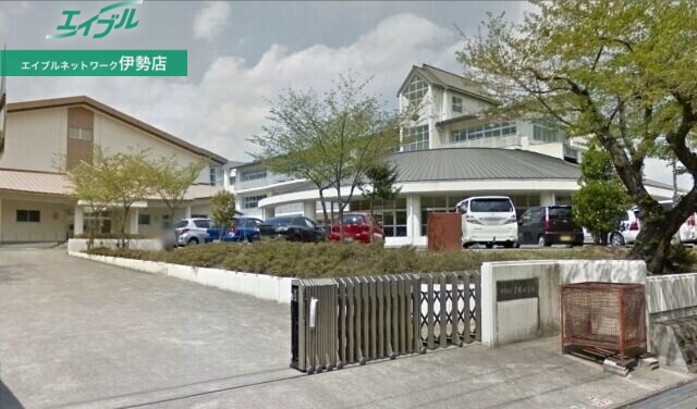 小学校　伊勢市立早修小学校（小学校）まで466m