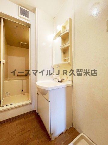 洗面設備　朝の支度にも助かる、独立の洗髪洗面化粧台