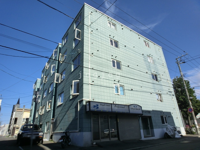 札幌市中央区南七条西のマンションの建物外観