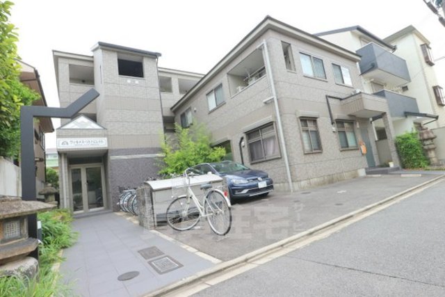 京都市伏見区深草西浦町７丁目のマンションの建物外観