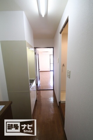 【カレッジハイツ山地の玄関】