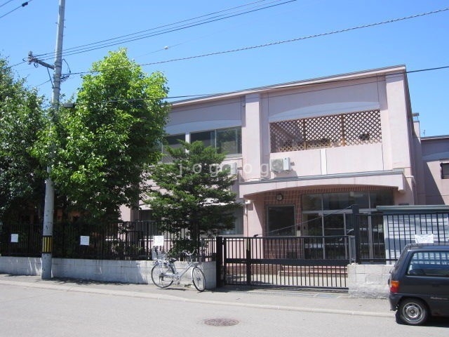 【札幌市白石区東札幌三条のマンションの幼稚園・保育園】