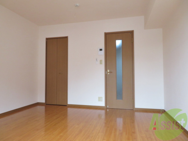 居室・リビング　７帖の洋室です。広々として、きれいですね。