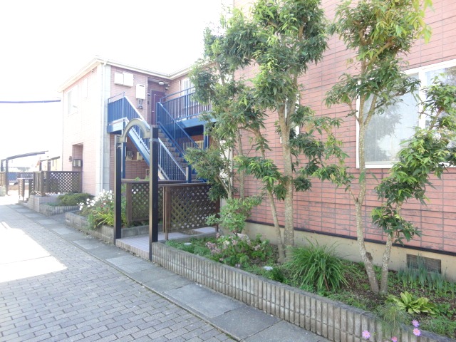 エントランス　落ち着いたエントランスです