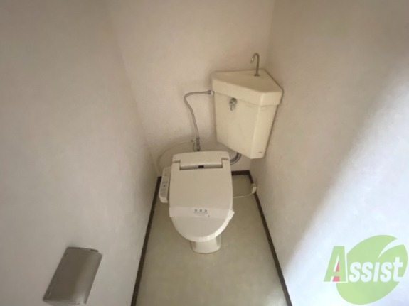 トイレ　嬉しいウォシュレット機能付きです。シャワートイレは便利ですね