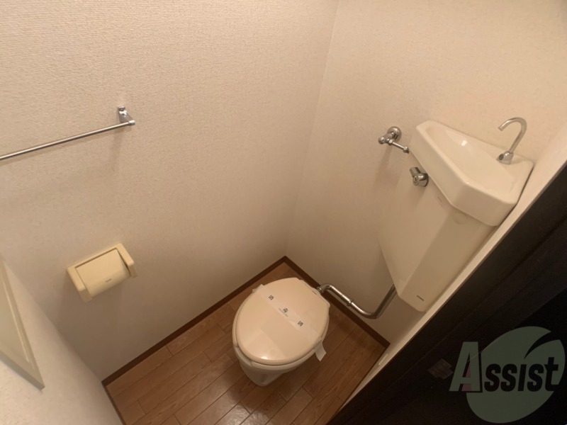 トイレ　こちらはトイレです。清潔感があり、安心して使用できます。