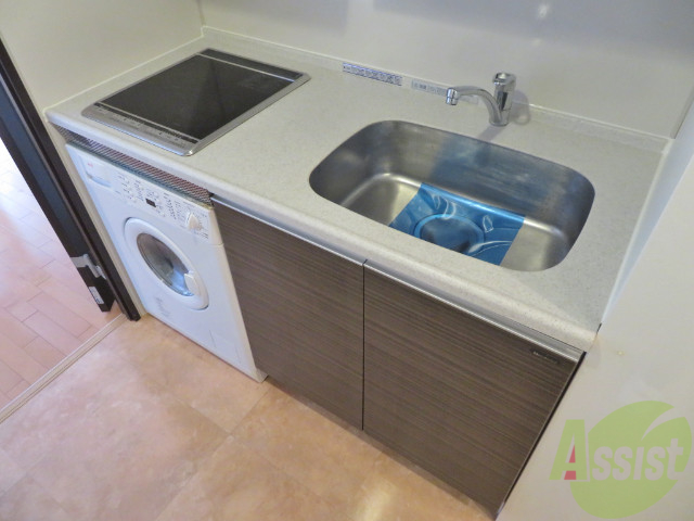 キッチン　キッチンはこちらです。広さは十分ですね。