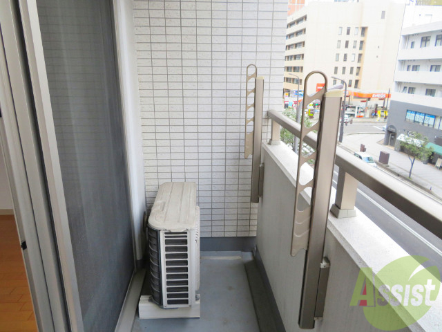 バルコニー　バルコニーは少し小さめですが、洗濯物もしっかり干せます。