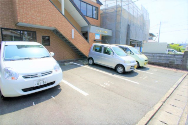 駐車場　駐車場があるので、車を買う予定の方も安心です