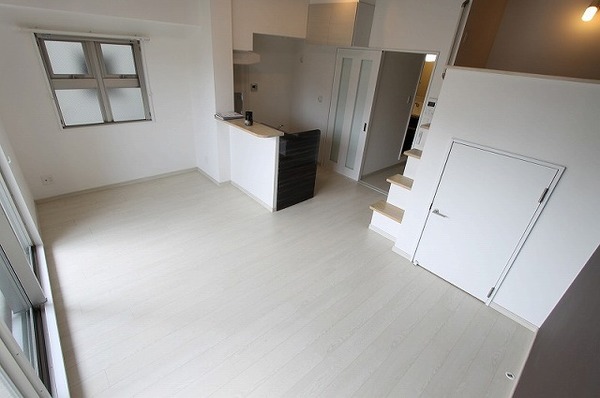 居室・リビング　２０１号室タイプ