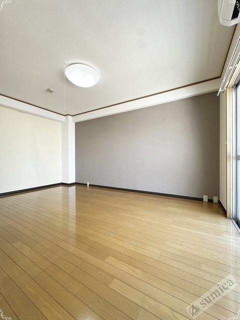 居室・リビング　※４０３号室・リフォーム前の写真となります。