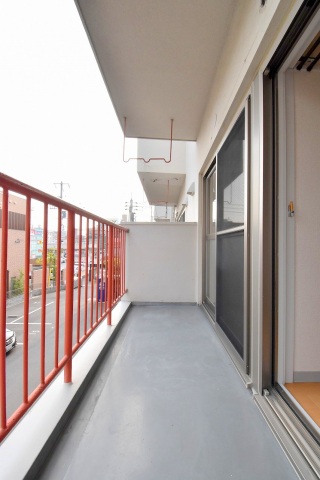 バルコニー　同物件別号室のお写真です