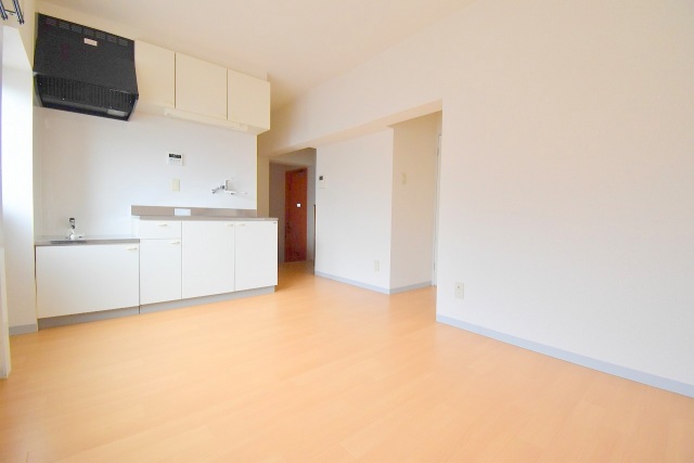 居室・リビング　同物件別号室のお写真です