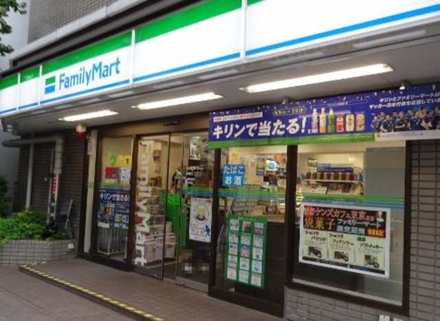 コンビニ　ファミリーマート小山三丁目店（コンビニ）まで412m