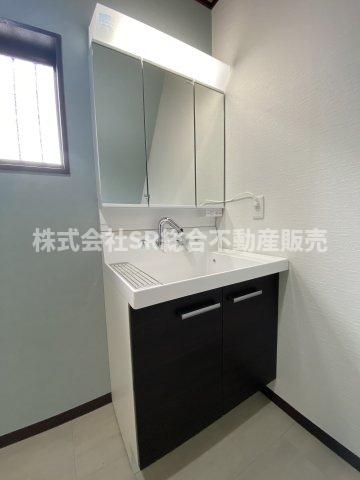 洗面設備　シャンプードレッサーがあり朝の支度も楽々できます♪