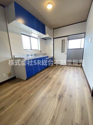 居室・リビング　7.7帖のダイニングキッチン。明るくて快適にお過ごし頂けます