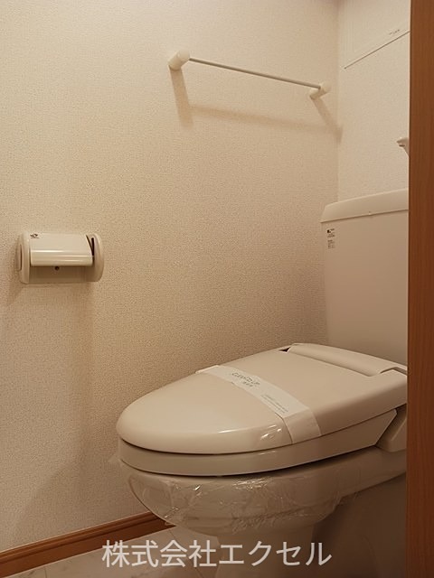 トイレ　温水洗浄便座です。