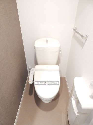 トイレ　写真は同型タイプ