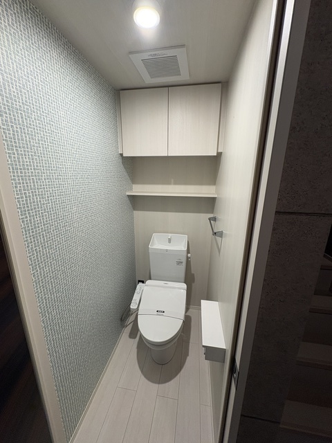 トイレ　１階トイレ２階にもトイレがございます。