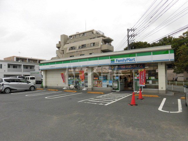 コンビニ　ファミリーマート 石川工業団地入口店（コンビニ）まで1009m