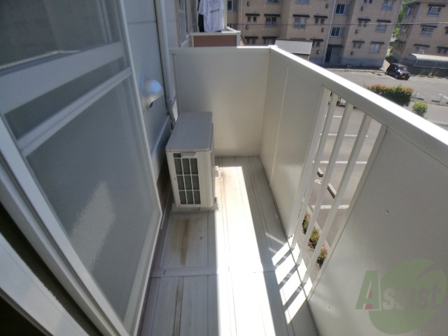 バルコニー　バルコニーは幅があり、広い印象を受けました。