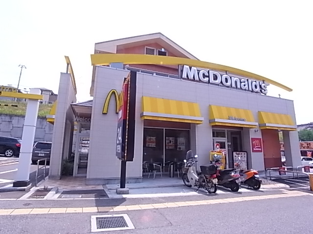 飲食店　マクドナルド神戸舞多聞店（飲食店）まで810m