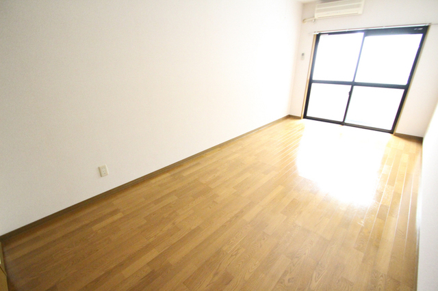 居室・リビング　※別室の参考写真です。