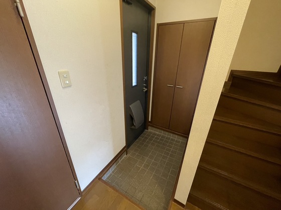 玄関　※別号室の写真です。
