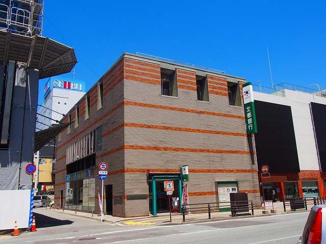 銀行　北都銀行　秋田駅前支店（銀行）まで180m