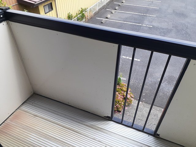 バルコニー　暖かな日差しのふりそそぐバルコニー