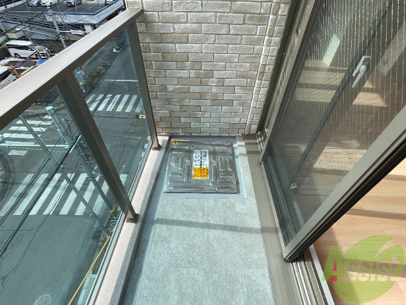 バルコニー　バルコニーは洗濯物を干すスペースがありました。