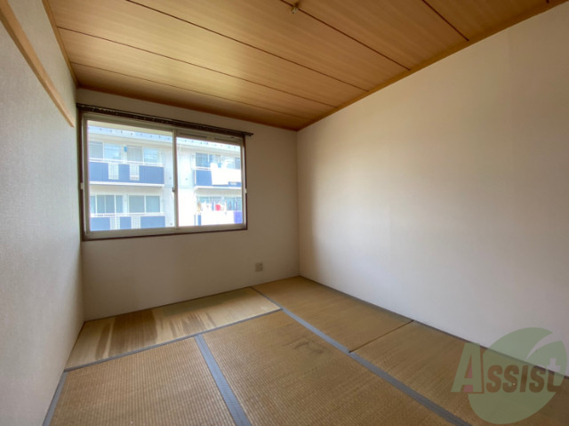 その他部屋・スペース　６帖の洋室のお部屋もあります。寝室にもよさそうですね。