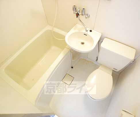 バス・シャワールーム　綺麗に清掃されております