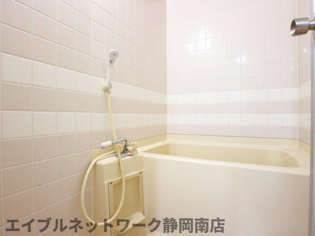 バス・シャワールーム　ゆったり過ごせるお風呂です