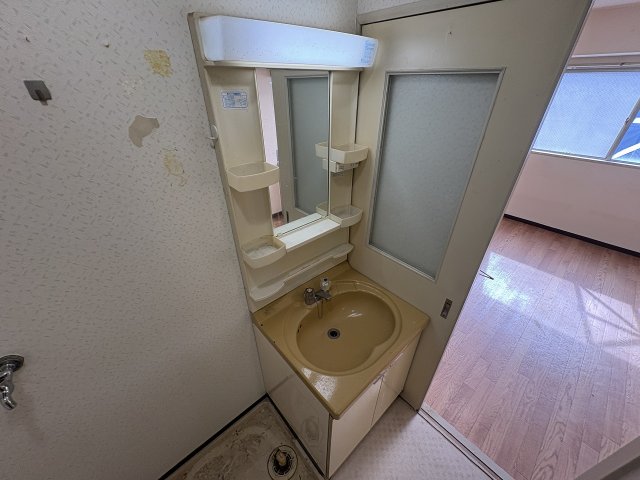 洗面設備　脱衣スペースもあります