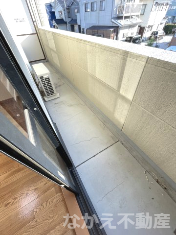 バルコニー　暖かな日差しのふりそそぐバルコニー