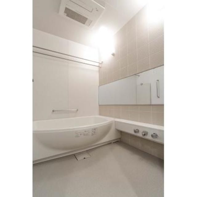 バス・シャワールーム　落ち着いた空間のお風呂です