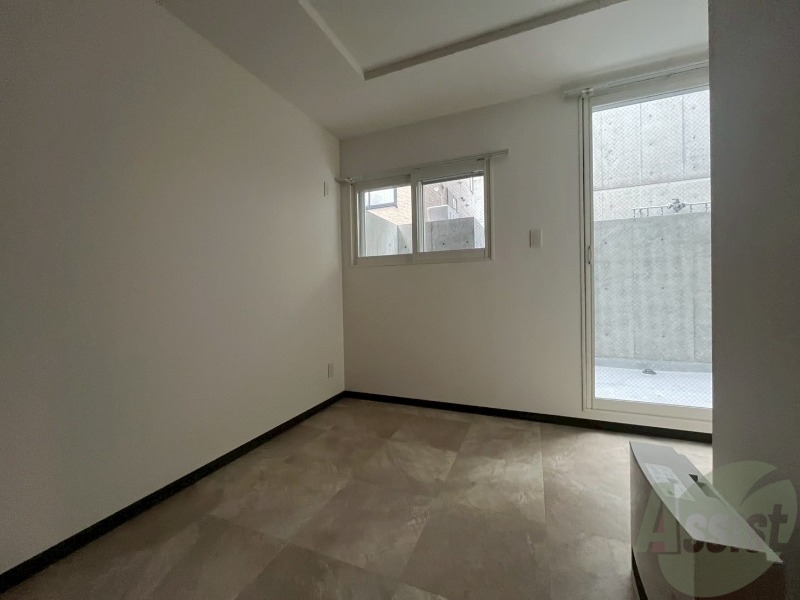 その他部屋・スペース　こちらのお部屋は光が差し込む、温かみのあるお部屋です。