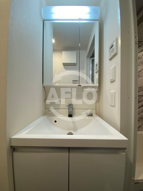 洗面設備　エスライズ堺筋本町　独立洗面台