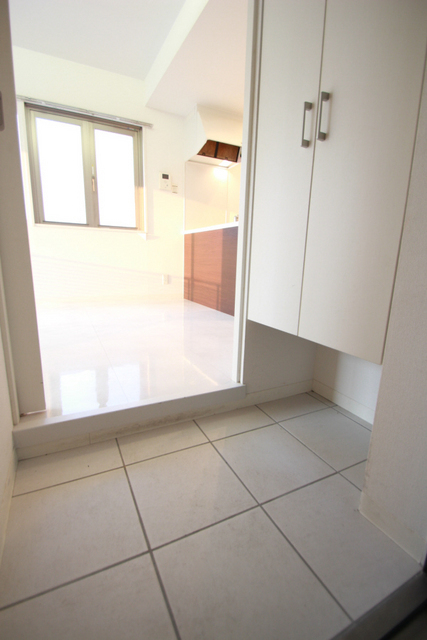 玄関　※別室同タイプの写真を使用しています