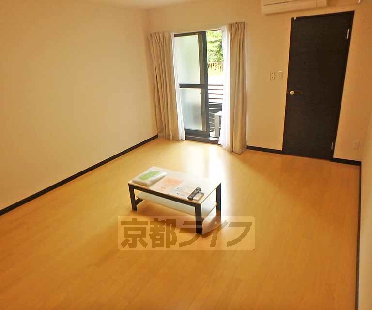 居室・リビング　使いやすいフローリングのお部屋です