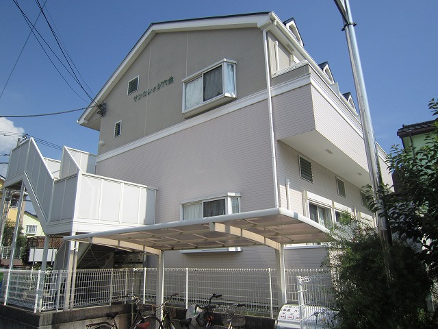 建物外観　●ホワイトカラーの素敵な外観！