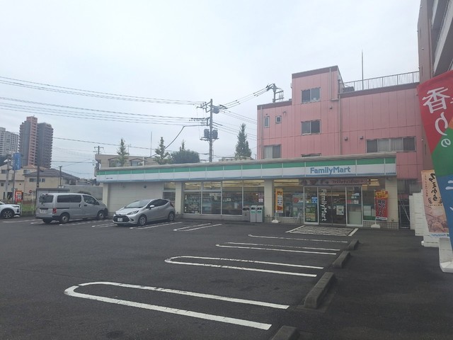 コンビニ　ファミリーマート橋本七丁目店（コンビニ）まで661m