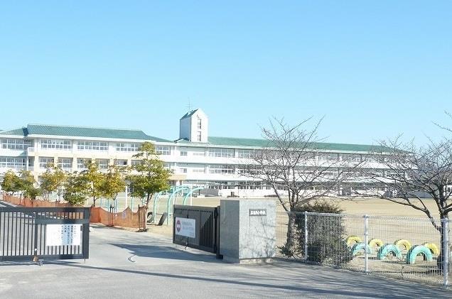 小学校　三日月小学校（小学校）まで2900m